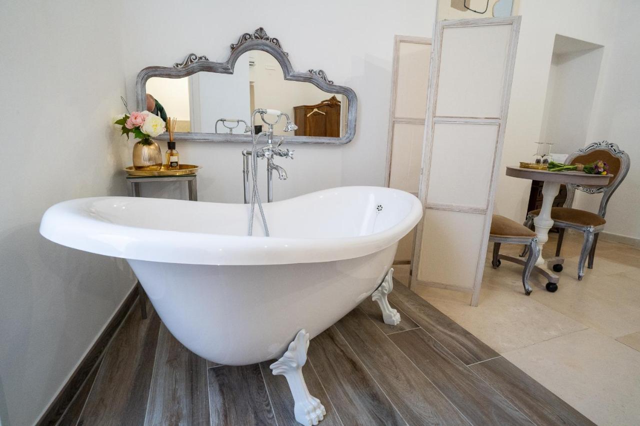 Corte Pietrantica - Charming Rooms & Suites Giovinazzo Exterior foto