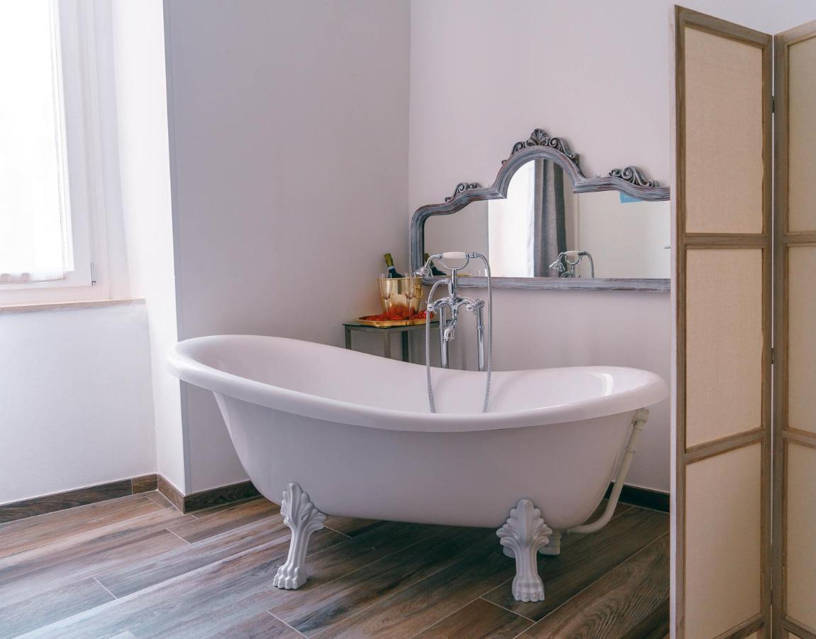 Corte Pietrantica - Charming Rooms & Suites Giovinazzo Exterior foto